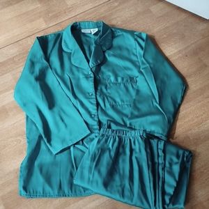 Pajamas set size small color green Intimate Moods